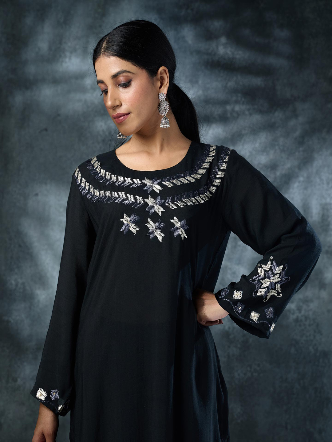 Phulkari Forever Geometric Phulkari Embroidered Pure Linen Kurta With Trouser