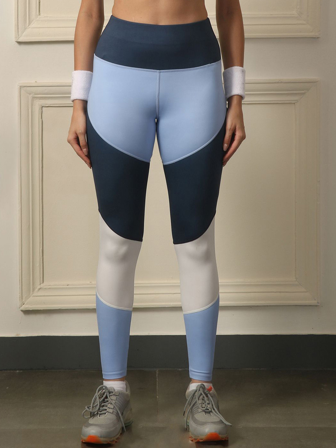 Soie Women's High-Waist Compression Waistband Ankle-Length Leggings With Tri-Color Block