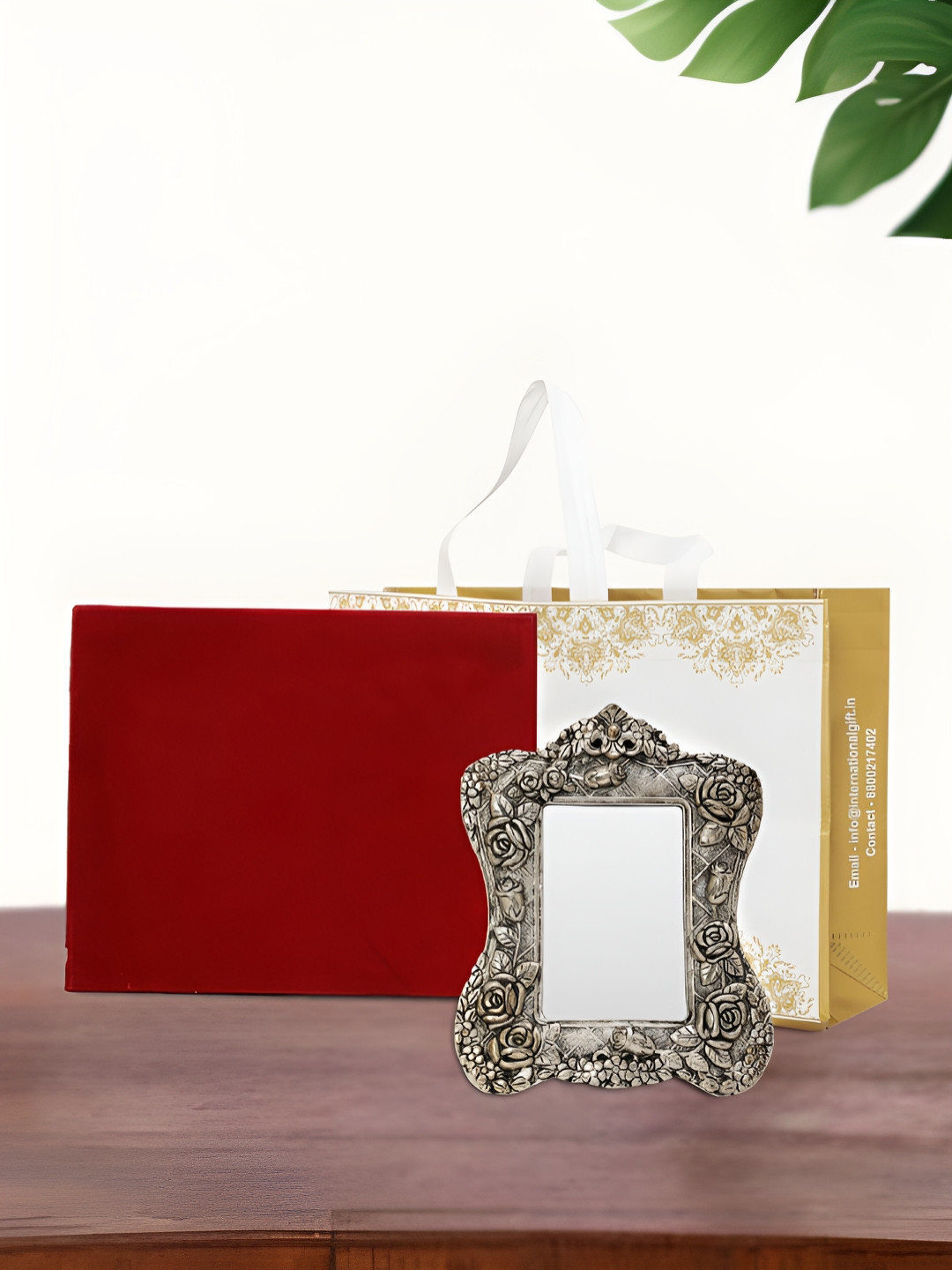 INTERNATIONAL GIFT Silver Plated 1 Piece Photo Frame Set With Velvet Box & Carry Bag