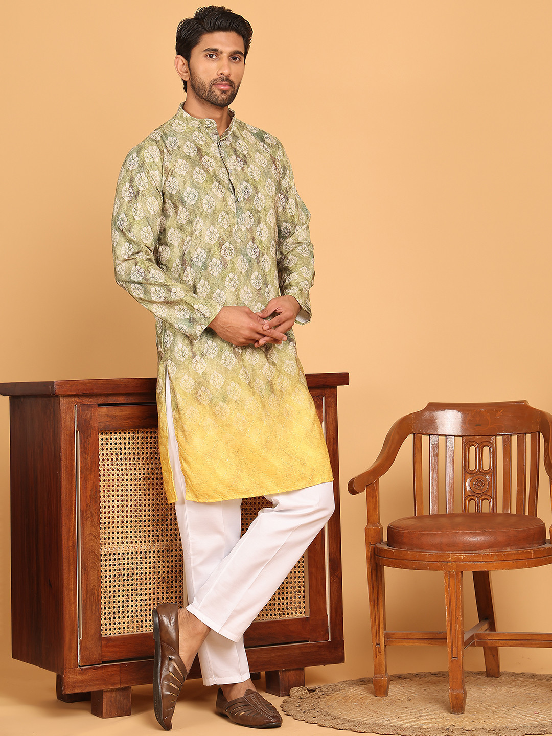 Jompers Men Ethnic Motifs Embroidered Sequnnied Mandarin Collar Straight Kurta & Pyjamas