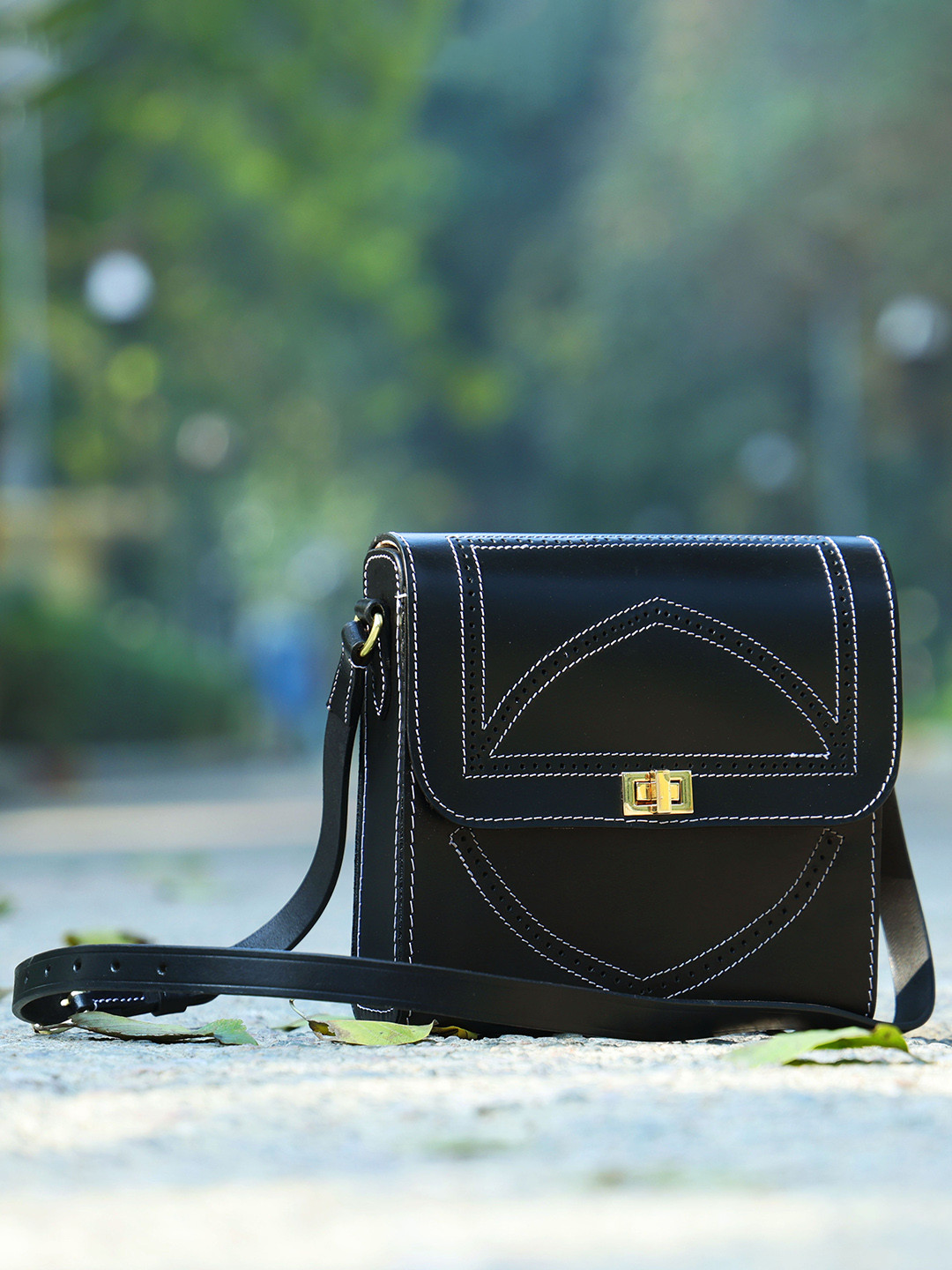 Celtic Women Black Solid Leather Crossbody Sling Bag Twist Closure with Inner Pocket