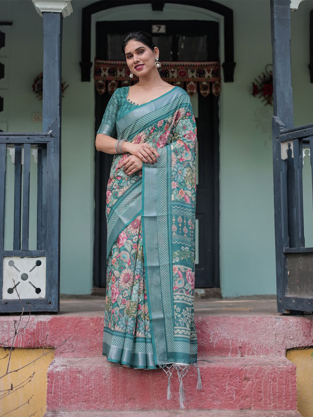 ALMAARI FASHION Floral Banarasi Saree