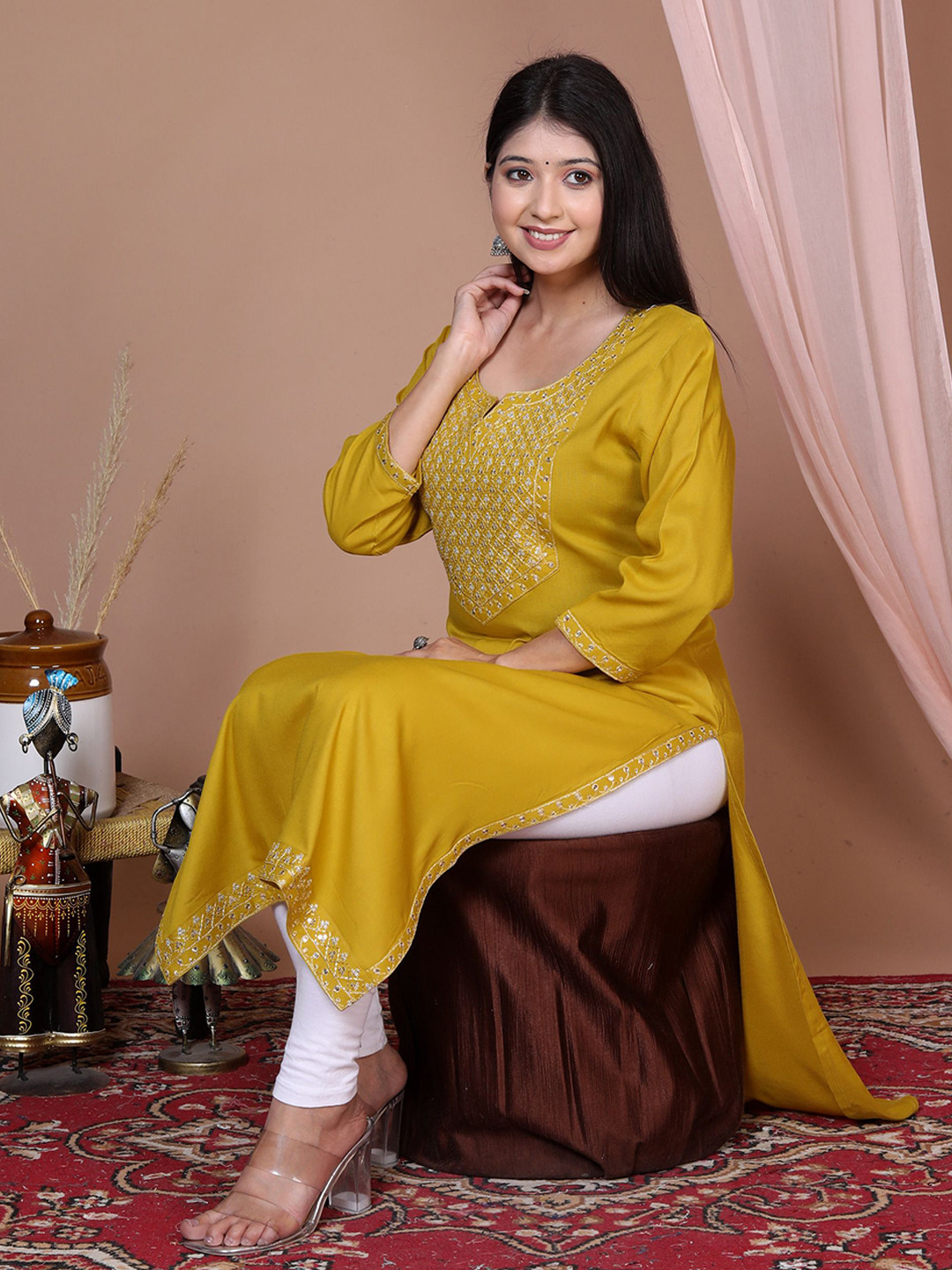 His&Her Women Yoke Design Sequinned Kurta