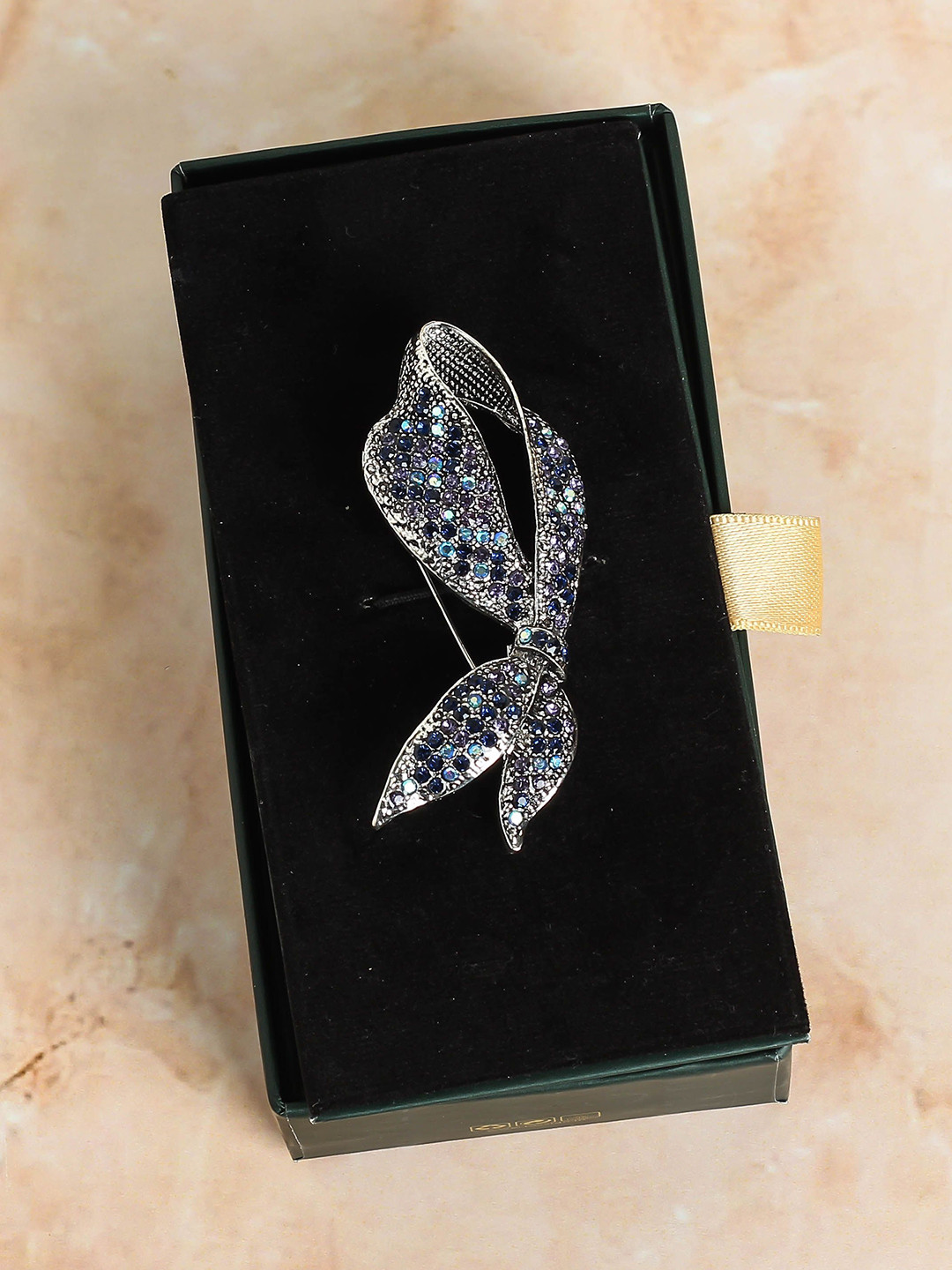 Tossido Men Leaf Bow Stone Studded Brooch