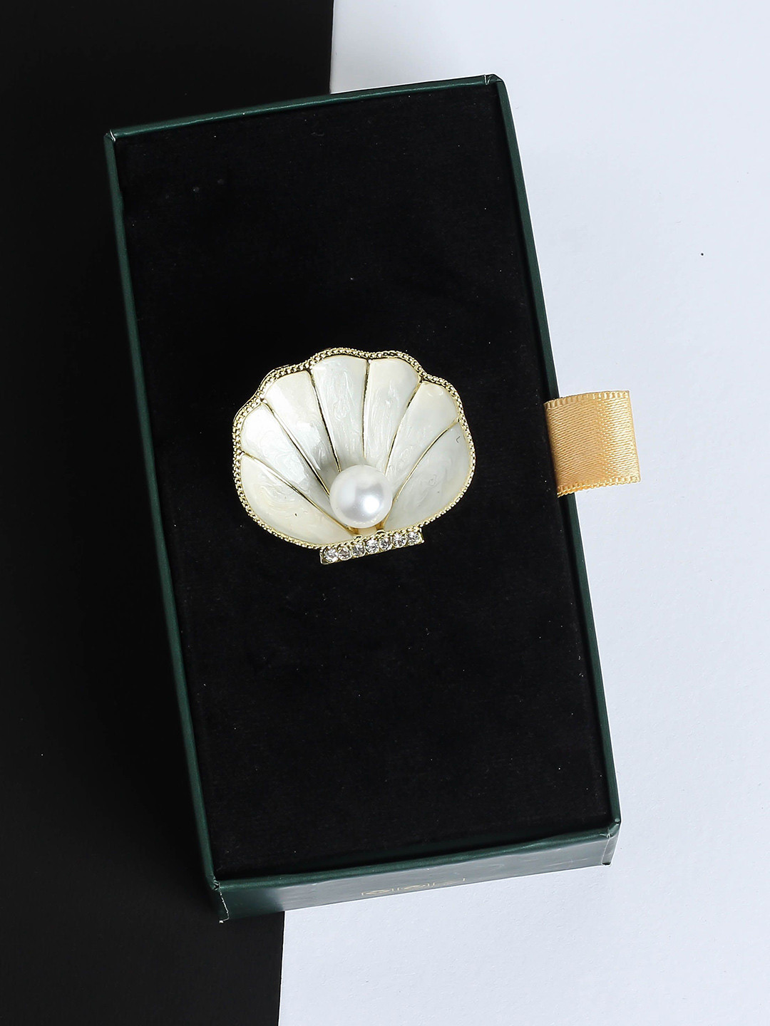 Tossido Men Stone-Studded & Beaded Shell Brooch