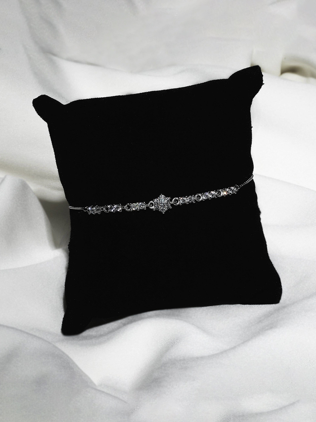 GIVA 925 Silver Rhodium-Plated Cubic Zirconia Studded Shining Star Link Bracelet