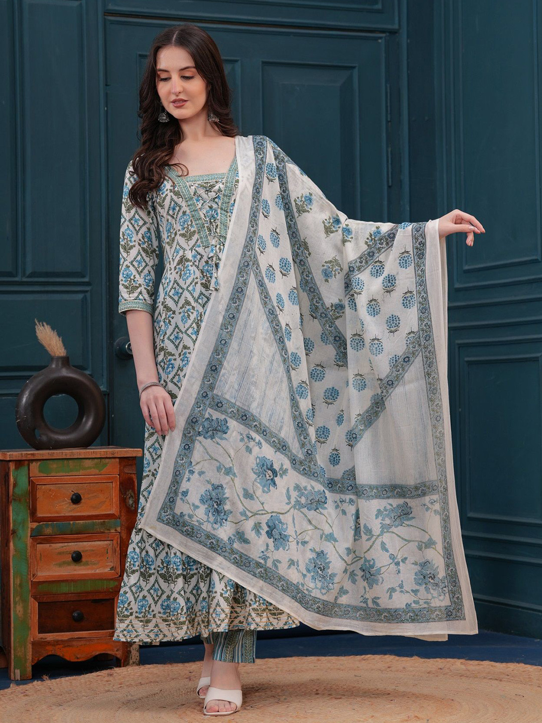 KIRNYA Women Printed Anarkali Kurta Sets With Dupatta