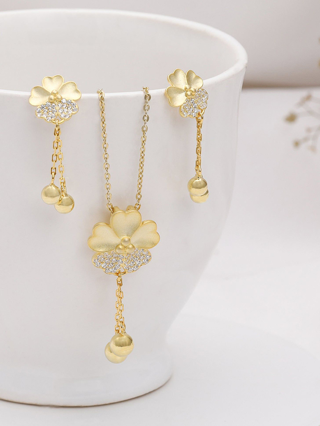 GIVA 925 Sterling Silver Gold Plated CZ Clover Dangle Set With Link Chain Jewellery Set
