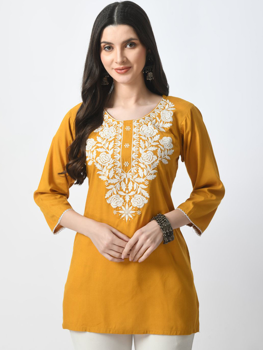 LIBOZA Floral Embroidered Chikankari Kurti