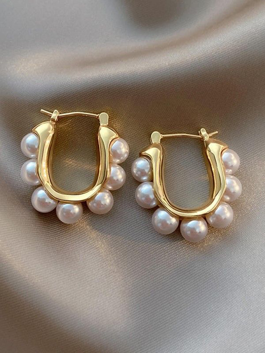 ISHKAARA Minimal Gold-Plated Pearls Beaded Classic Hoop Earrings