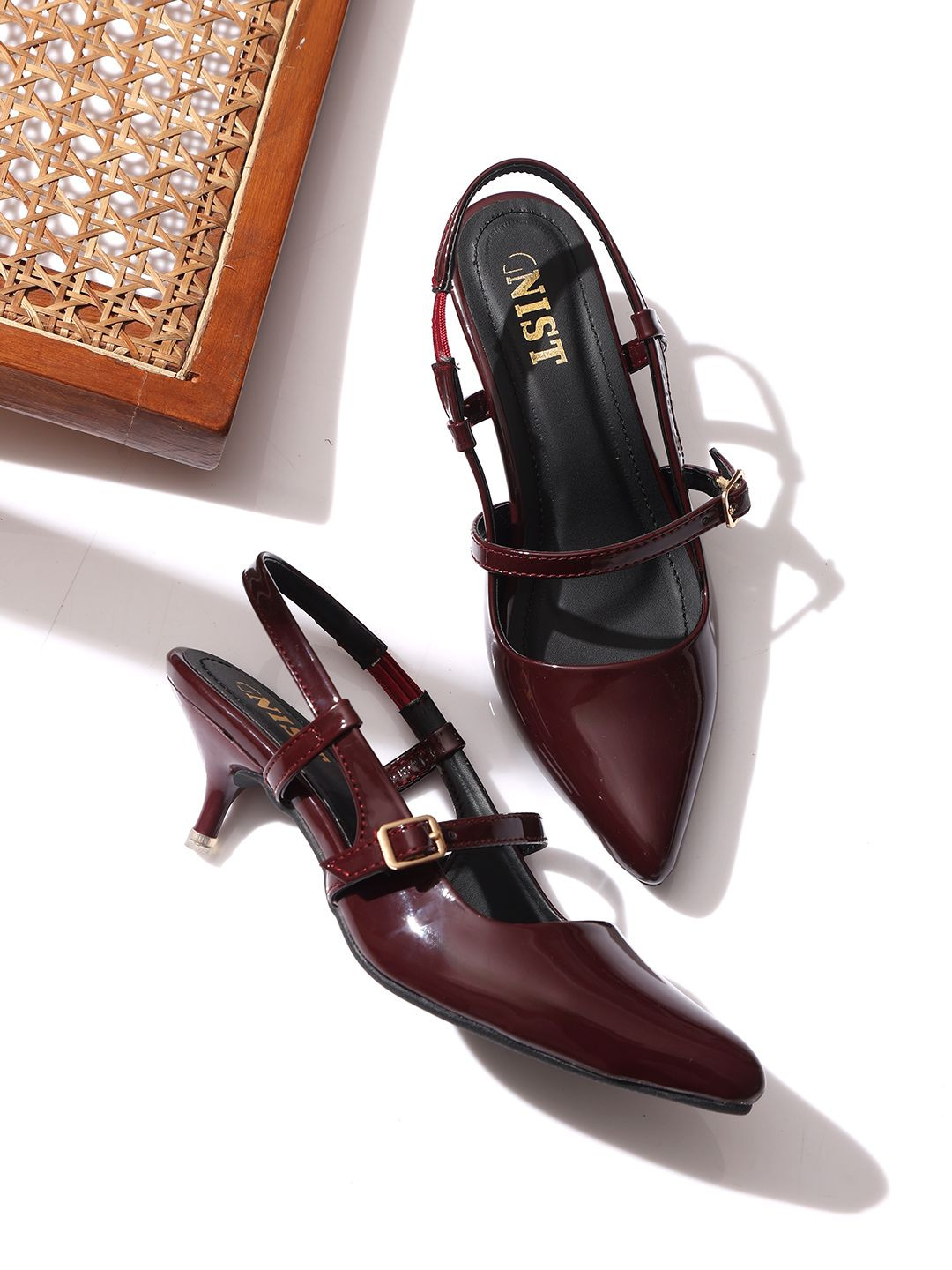 GNIST Kitten Pumps with Buckles