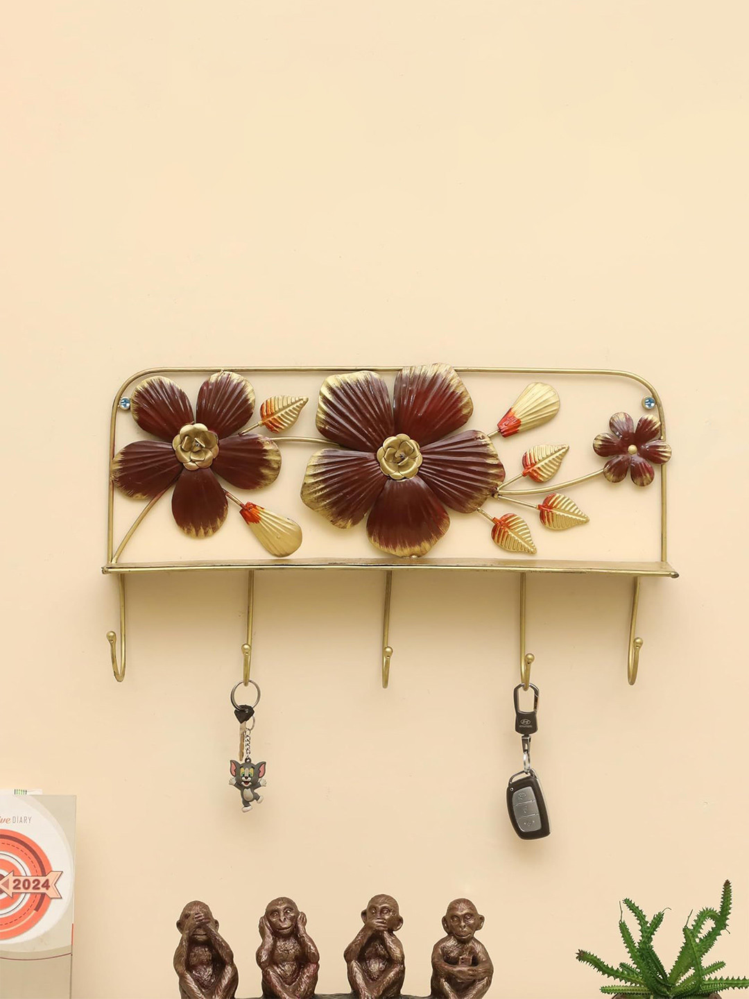 vedas Gold-Toned & Red Metal Mystic Indiana W-Jiro Flower Hooks