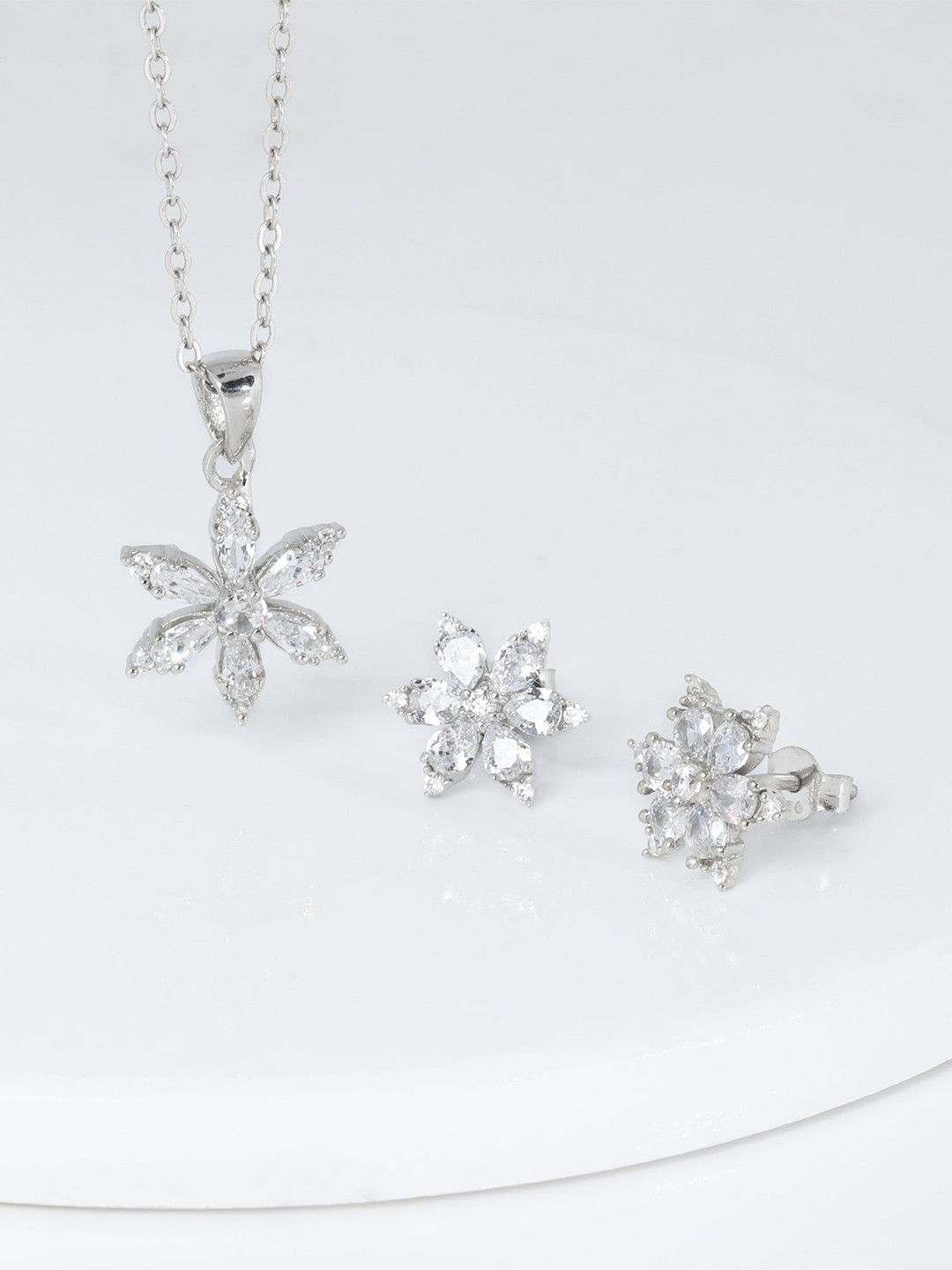 GIVA 925 Silver Cubic Zirconia Studded Flowery Snowflake Pendant Set
