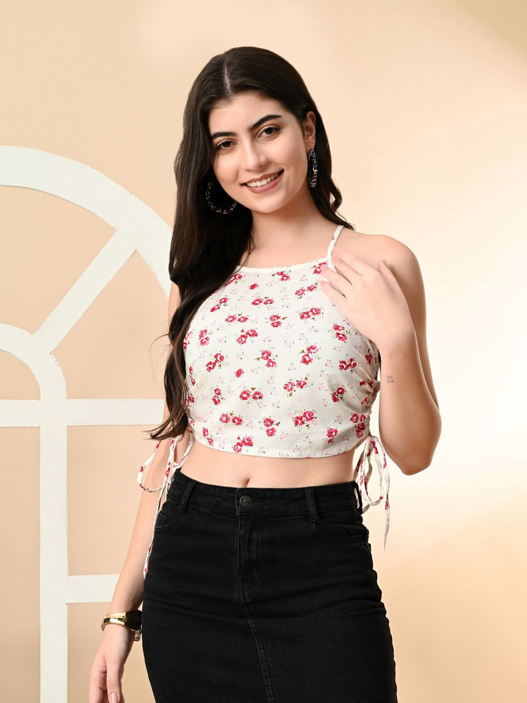 DressBerry Floral Printed Halter Neck Ruched Fitted Crop Top