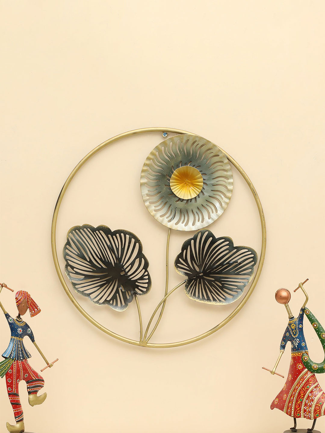 vedas Niko Leaf Metal Floral Matte Hanging Hall Wall Hangings-18In