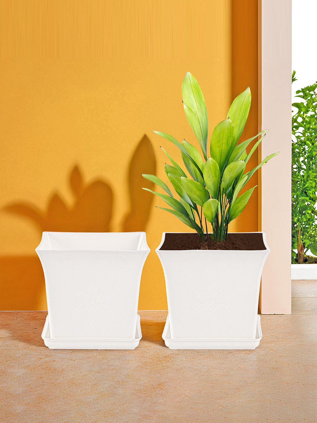 Kuber Industries 2 Pieces White Premium Flower Pots for Garden with Bottom Plates