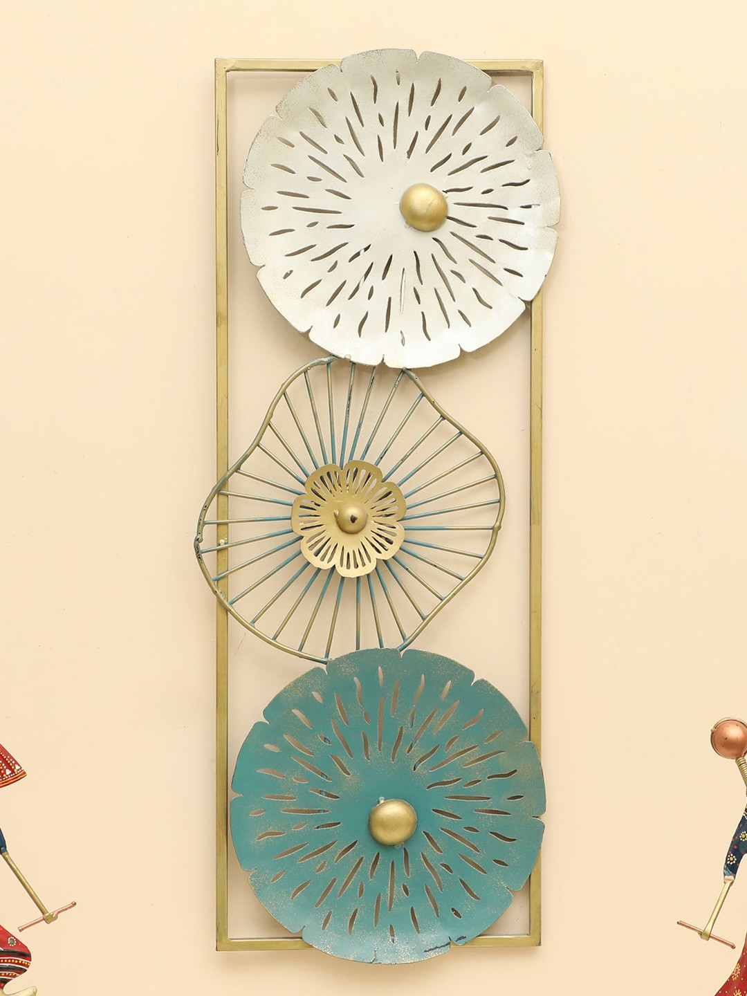 vedas Lexy Triple Flowerr Metal Glossy Hanging Hall Wall Hangings-31In