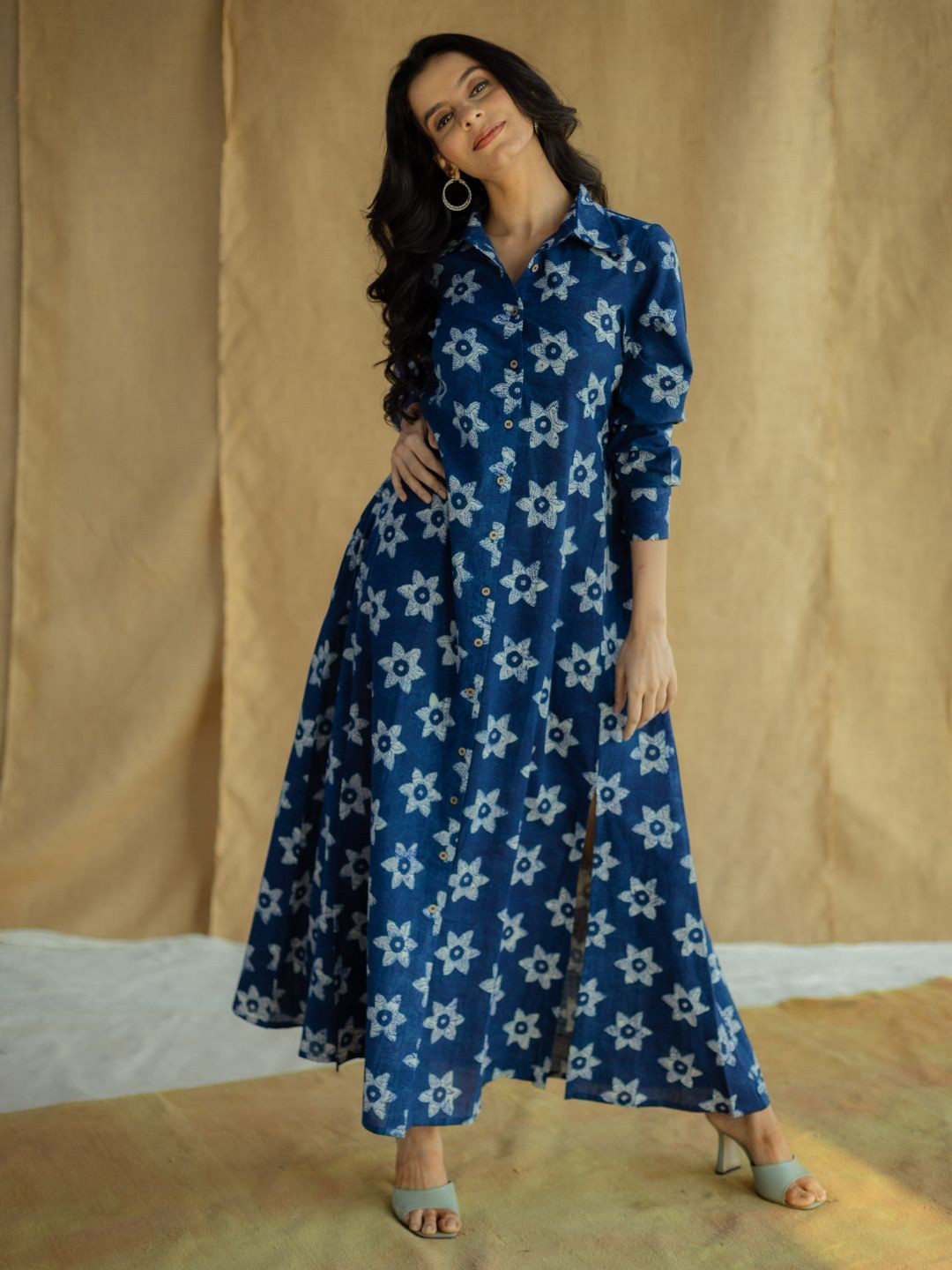 THE INDIAN ETHNIC CO Women Indigo Floral Printed Cotton A-Line Maxi Dress