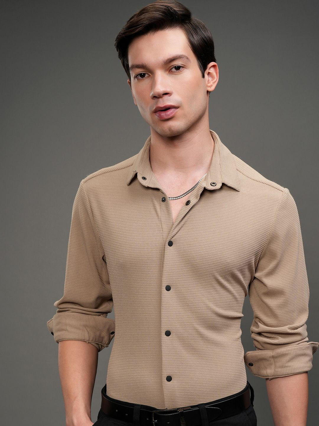 HIGHLANDER Men Slim Fit Cutaway Collar Textured Casual Shirt