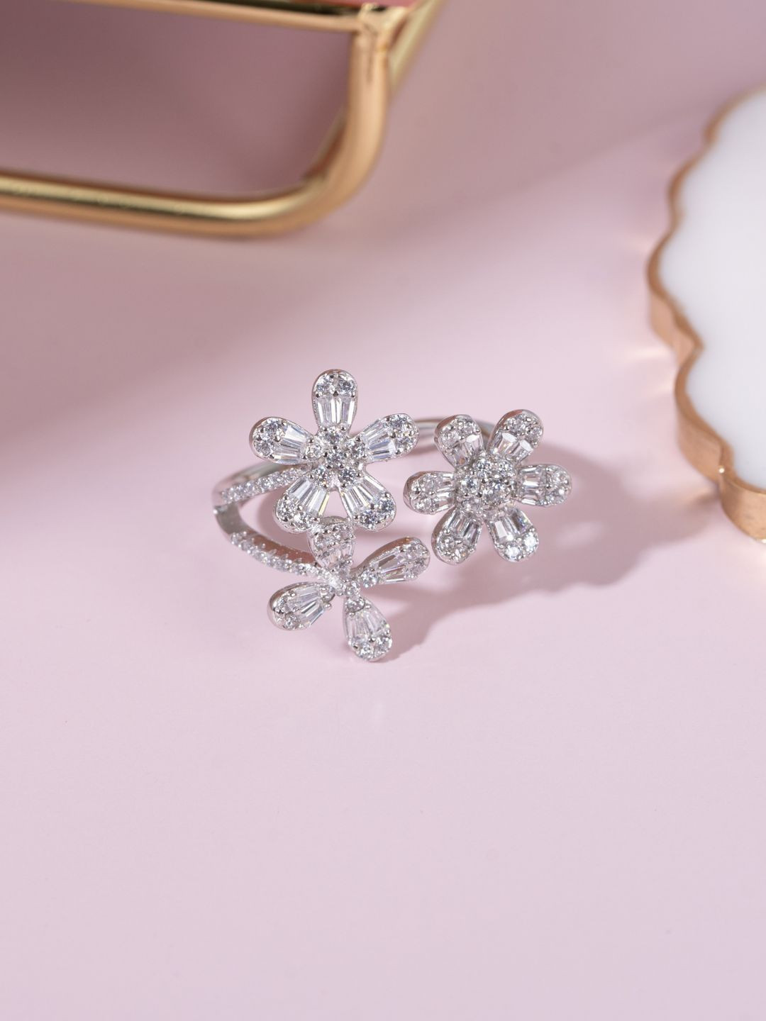 GLYTERS 92.5 Sterling Silver Stone-Studded Pure Bloom Finger Ring