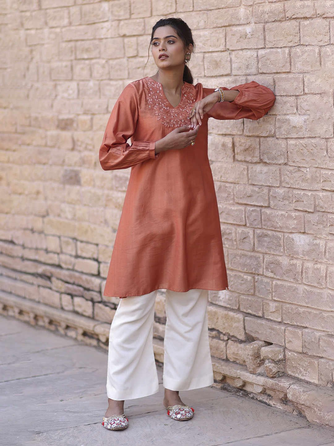 THE HOUSE OF INDU Embroidered Kurti