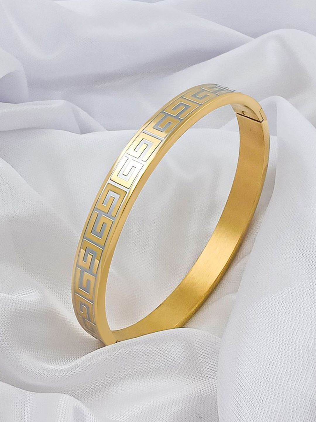 Saizen Men Handcrafted Gold-Plated Kada Bracelet