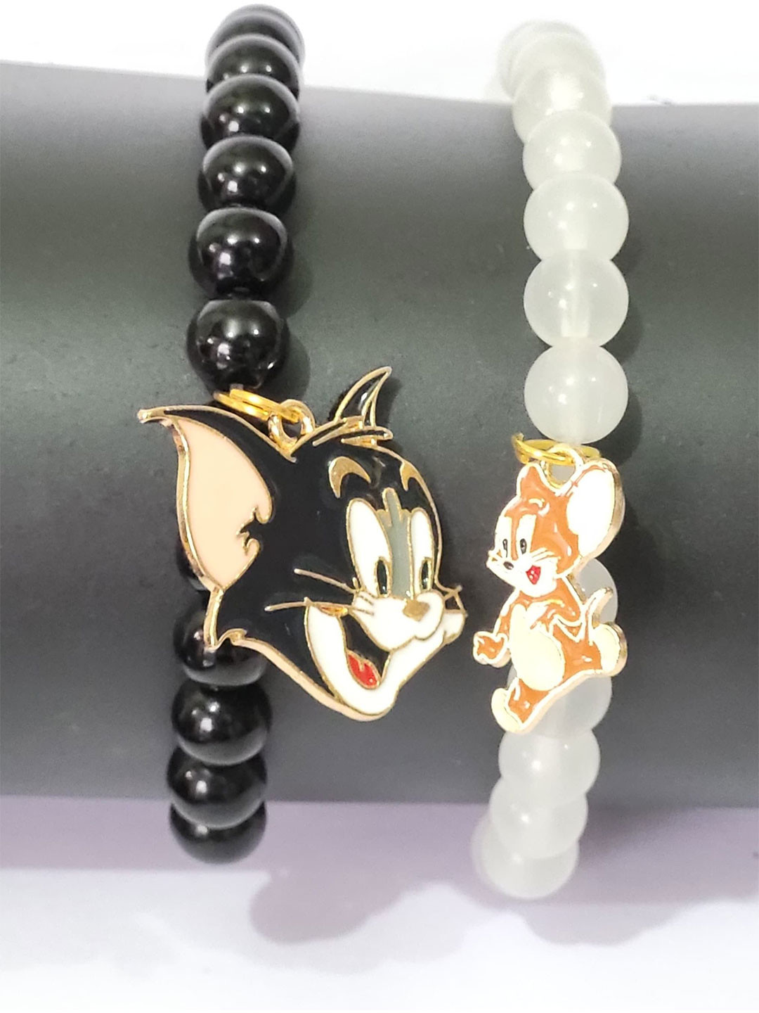Teeragaj Unisex 6 Charm Bracelet