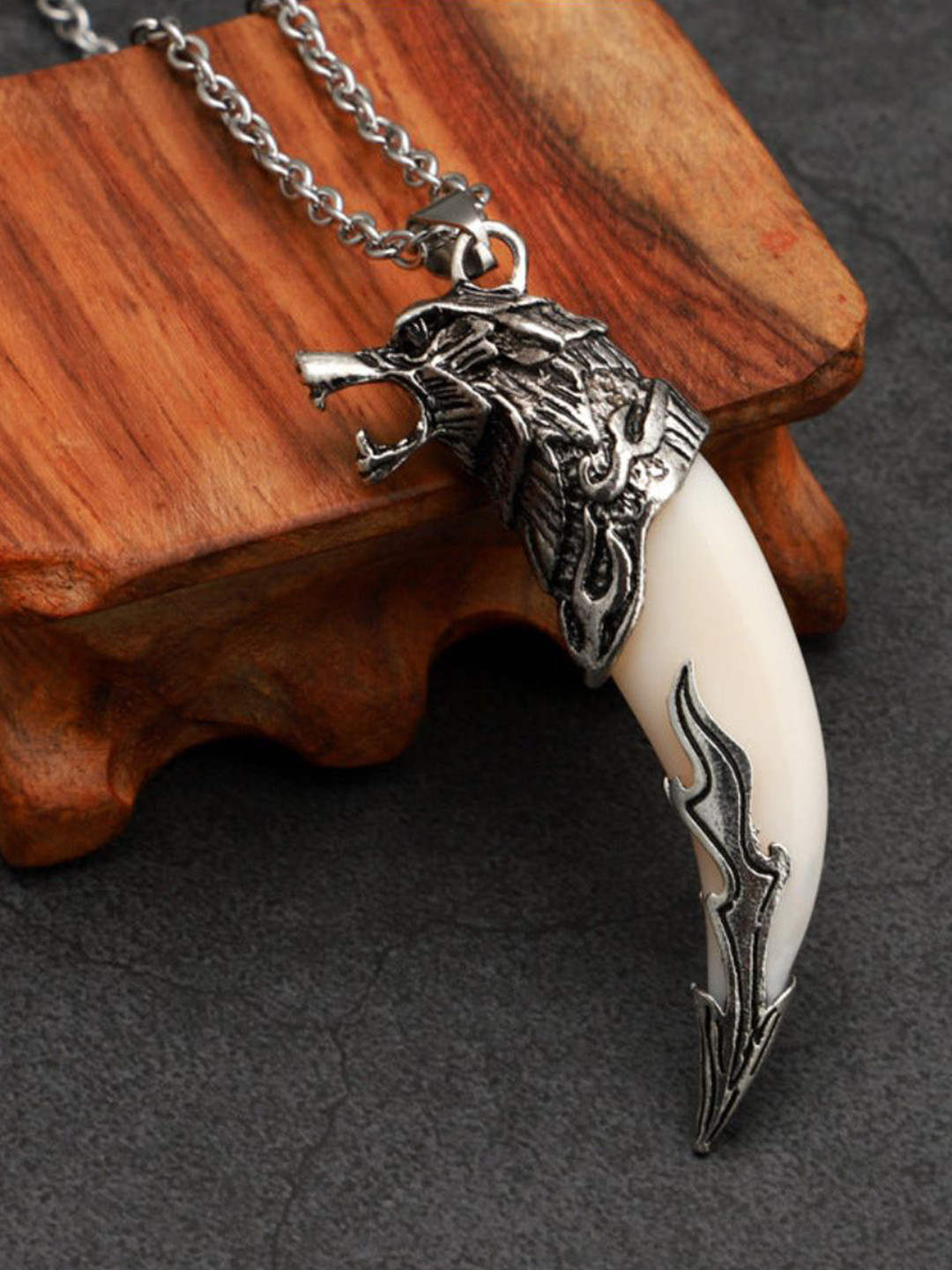 SALTY Lion Teeth Pendant With Chain