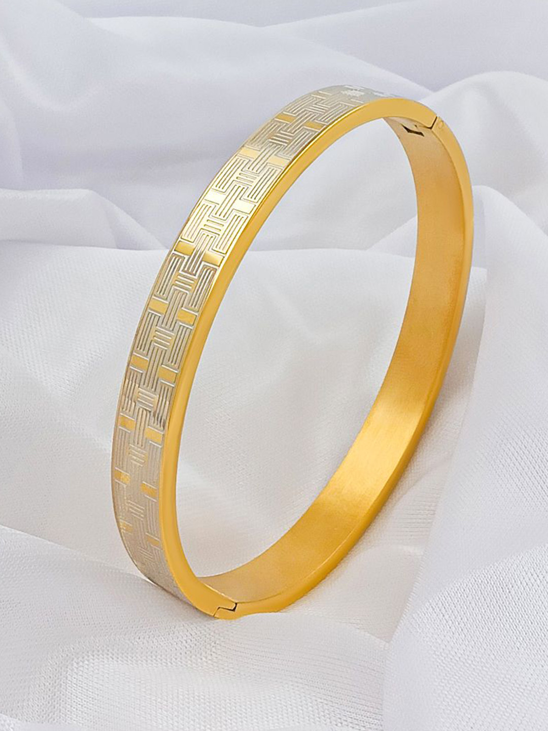 Saizen Men Handcrafted Gold-Plated Kada Bracelet