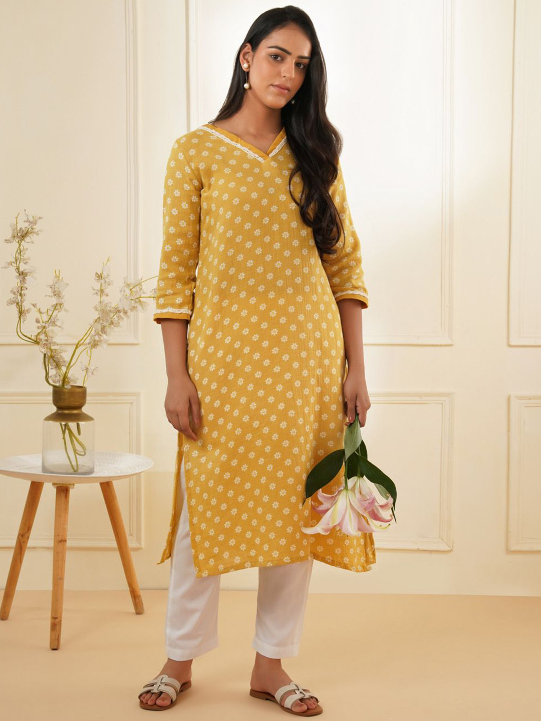 zuri Women Floral Printed Regular Pure Cotton Gauze Kurta with Trousers