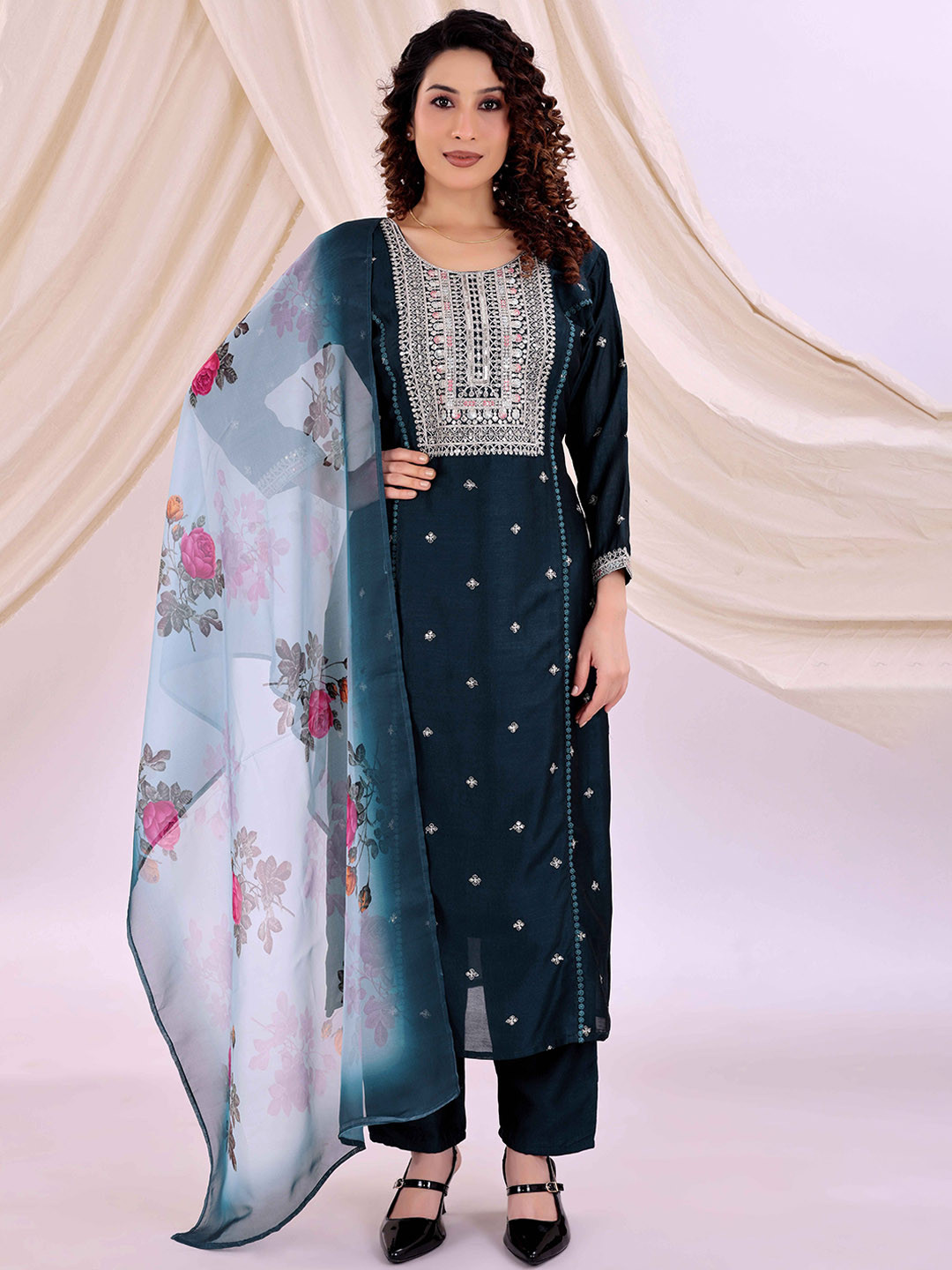 SHILL INTERNATIONAL Women Ethnic Motifs Embroidered Regular Knee Length Kurta Set