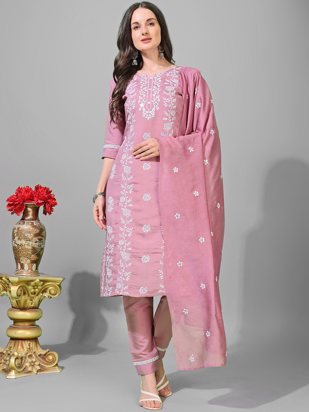 Sashay Boutique Women Floral Embroidered Regular Thread Work Kurta Set With Dupatta