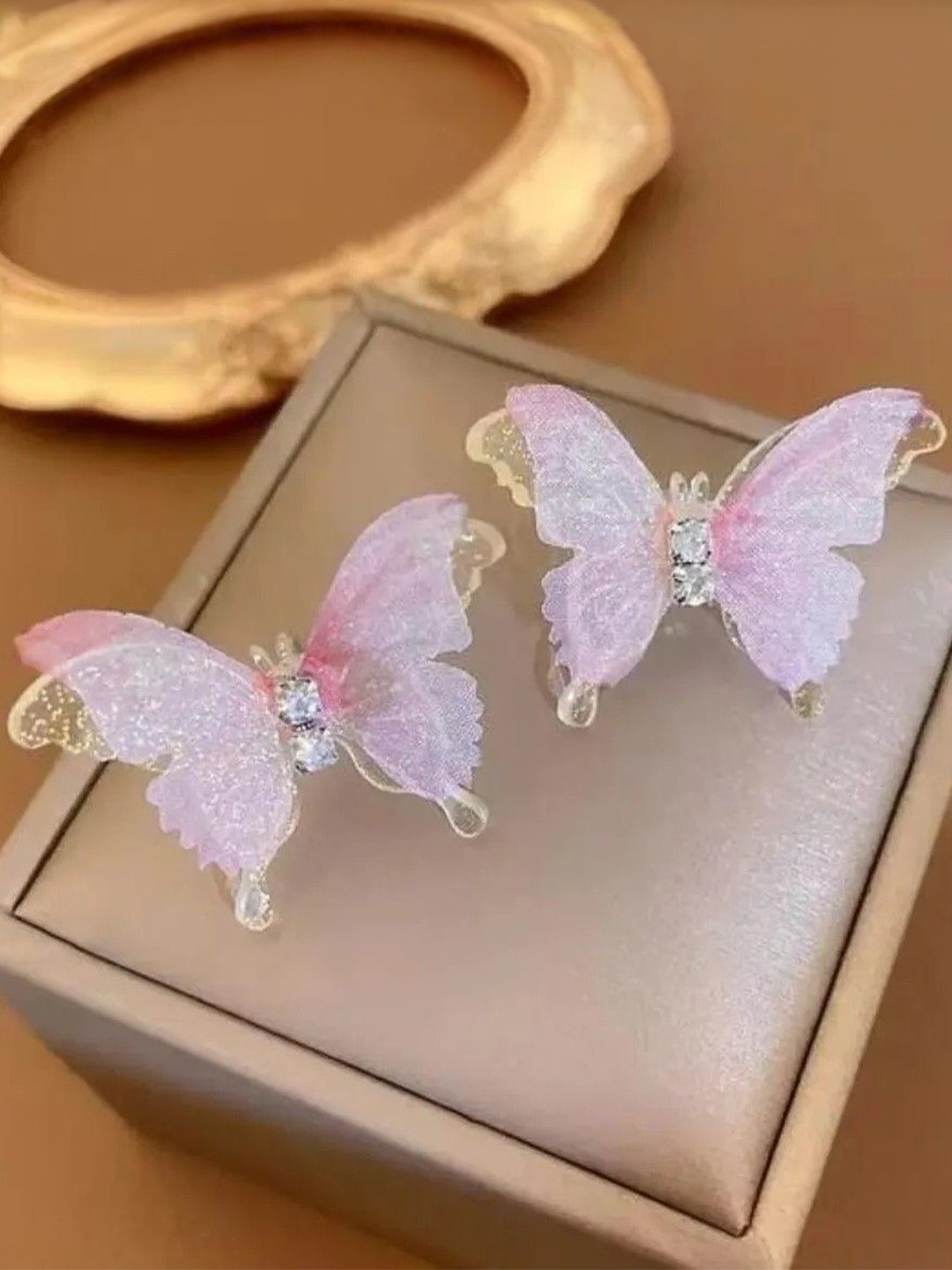 AVANT-GARDE PARIS Artificial Stones Studded Animal Shaped Studs