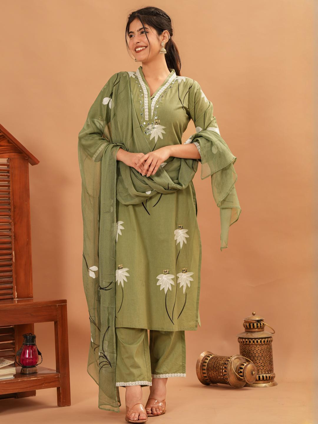LAKSHAY FASHION Women Green Kurta Sets