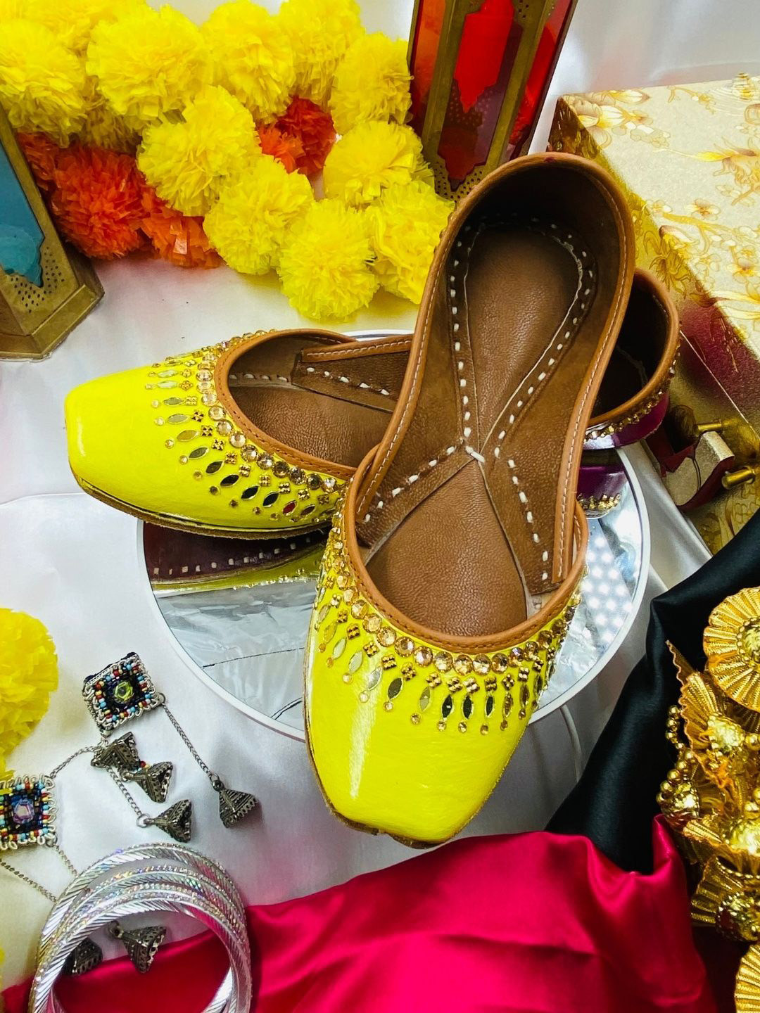 PehnawaCraft Leather Mojaris with Ethnic - Embellished