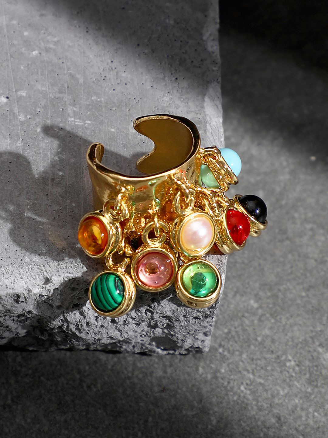 SOHI California Gold-Plated The Drizzle Statement Finger Ring