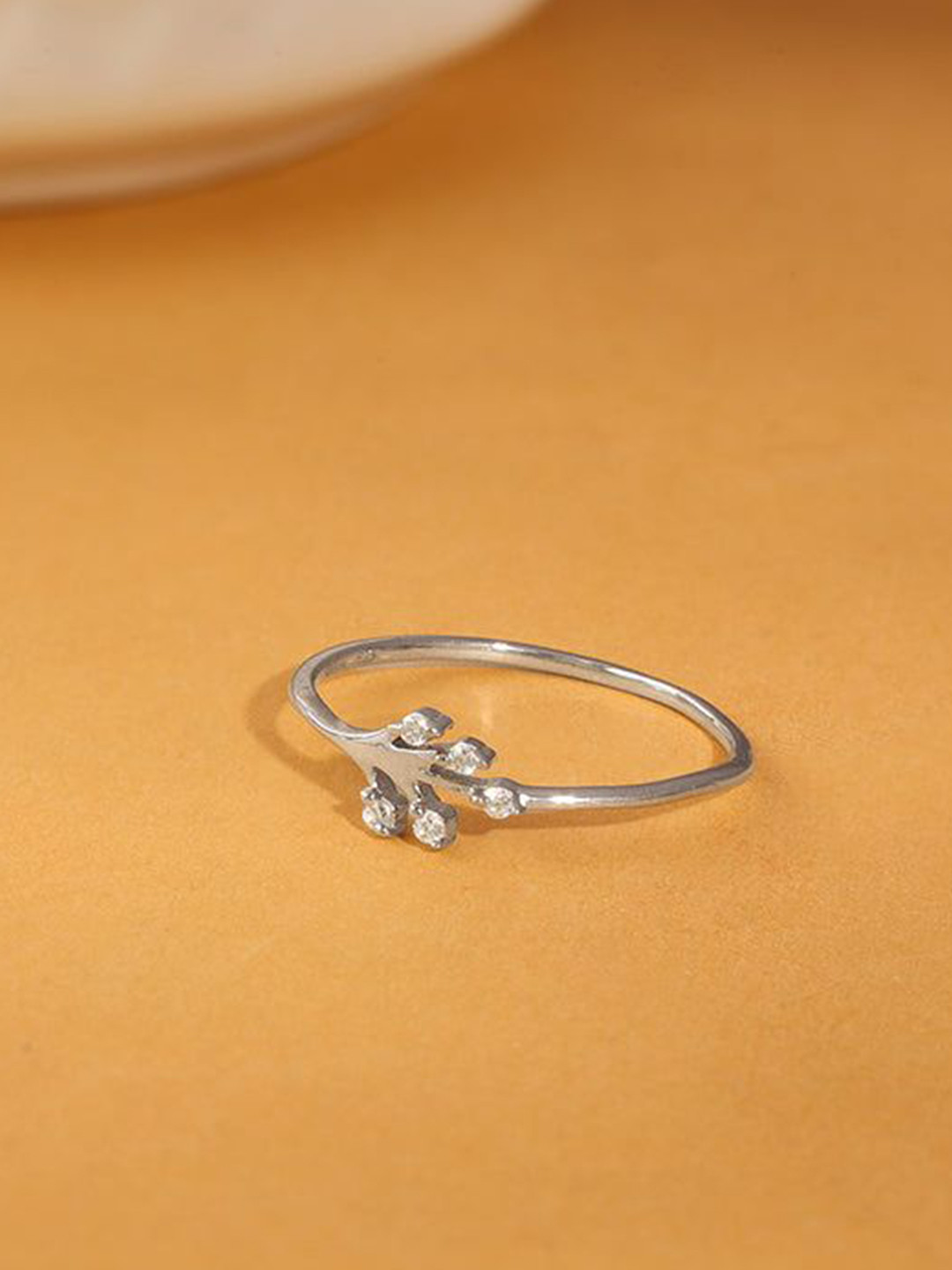 GIVA Silver-Plated Zircon Studded Leaflet Finger Ring