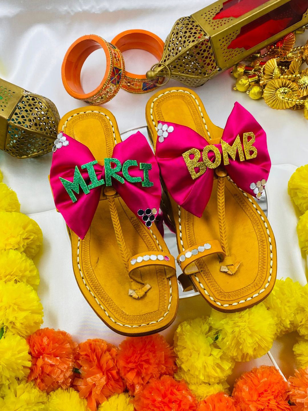 PehnawaCraft Women Embellished Bomb Mirchi  Bow Detail Leather Kolhapuri One Toe Flats