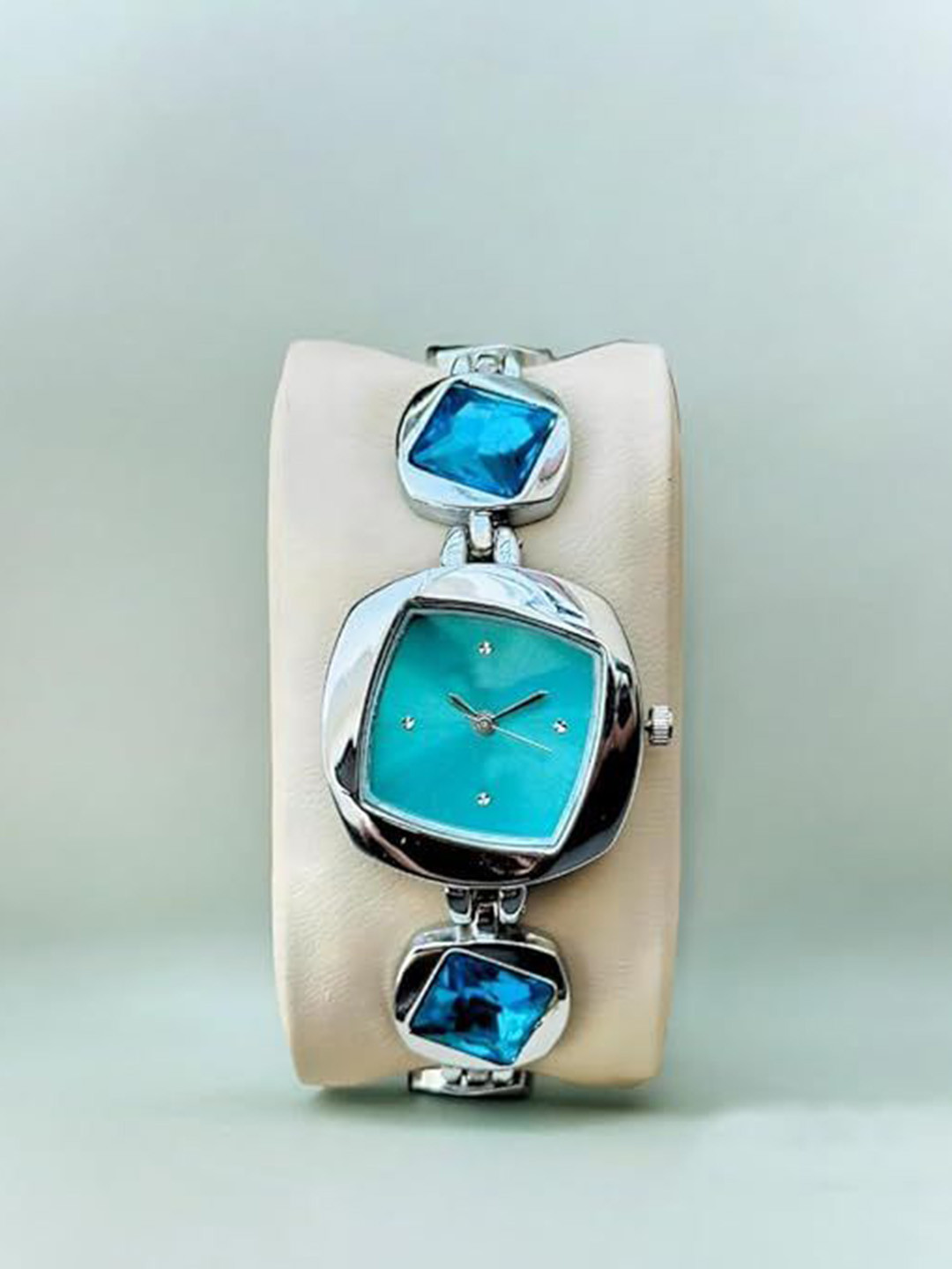 SWADESI STUFF Women Solid Square Foldover and Butterfly Regular Analogue Watch