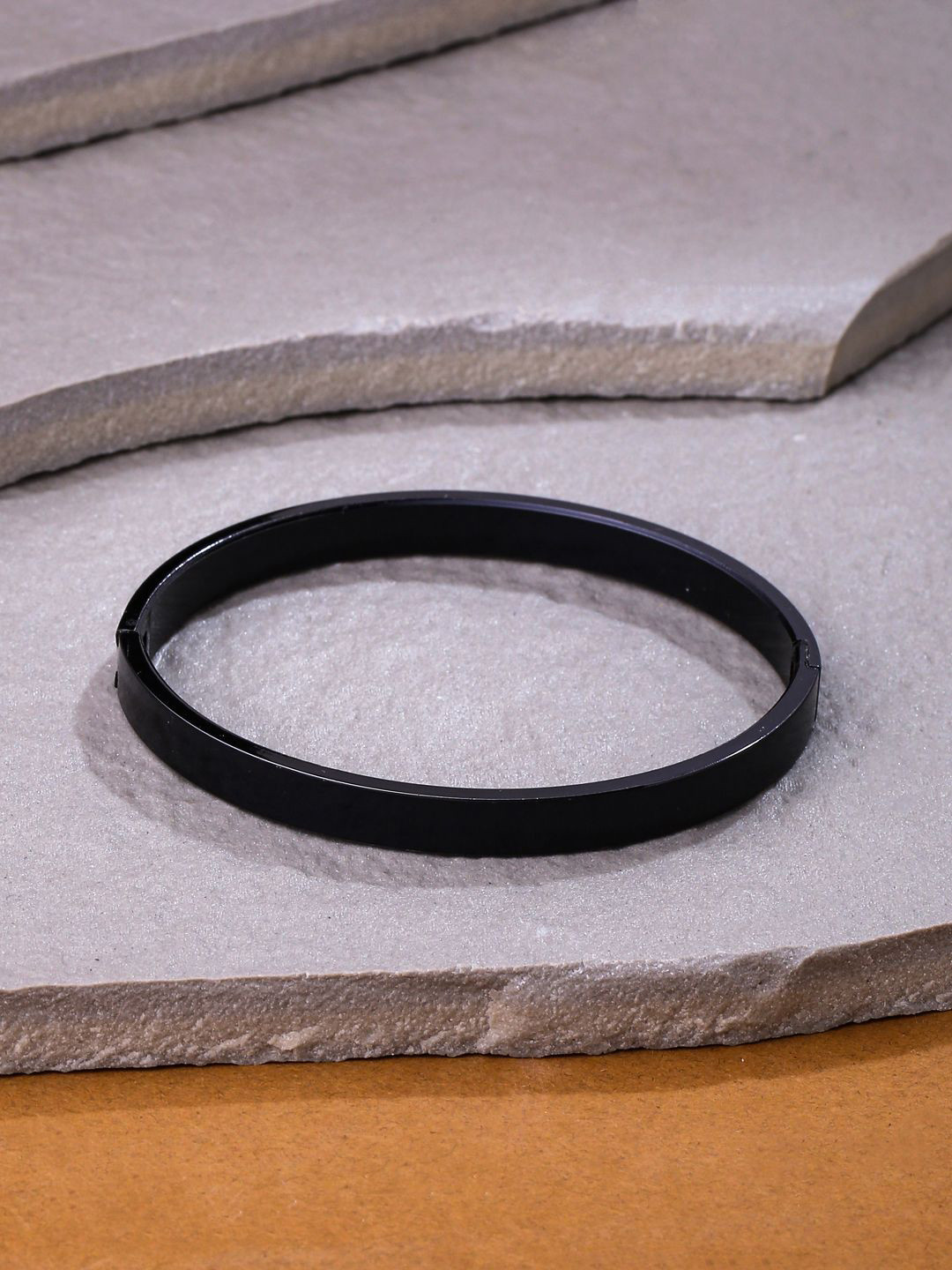 The Roadster Lifestyle Co Men Interlock Kada Bracelet