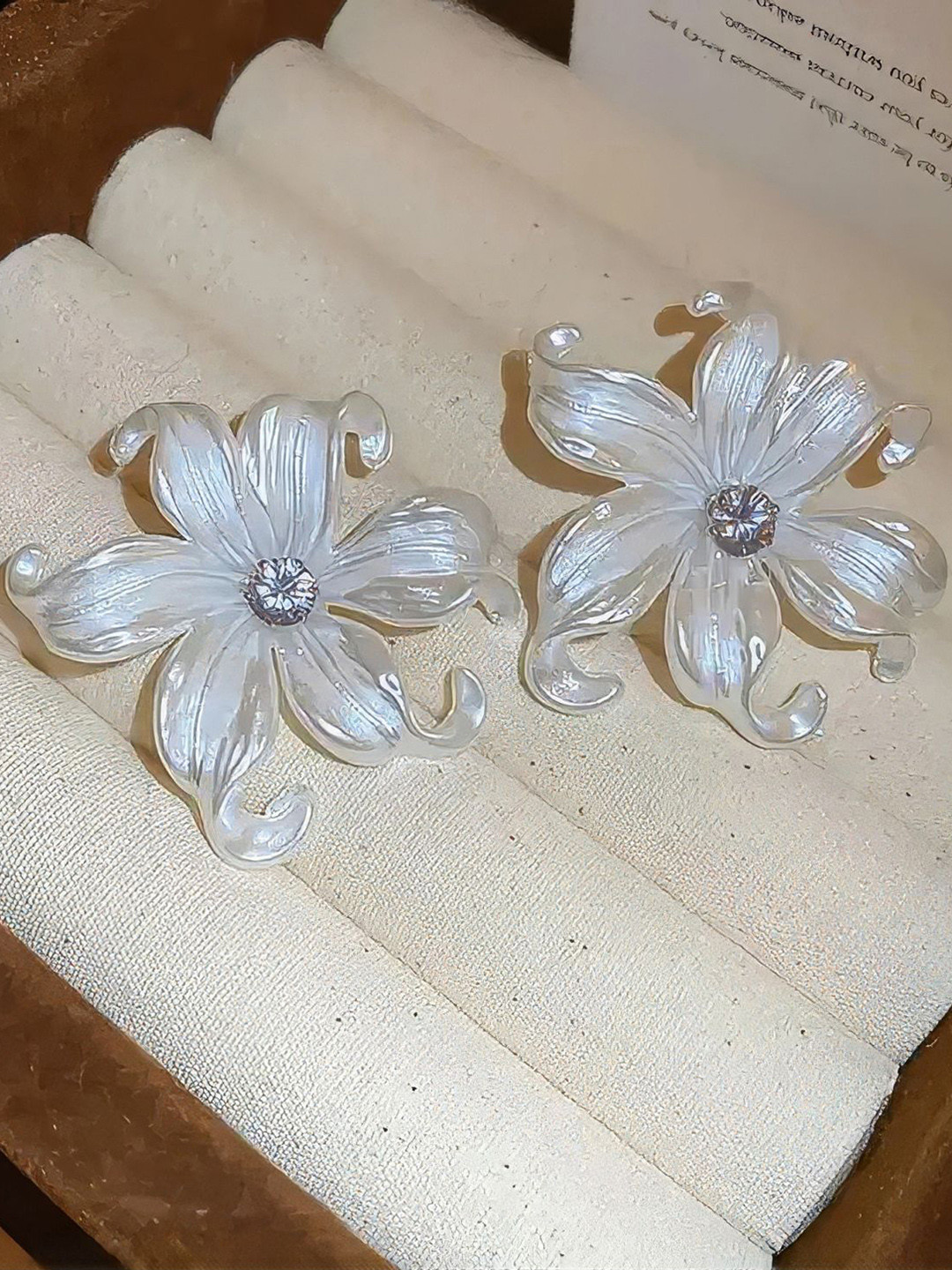 AVANT-GARDE PARIS Floral Shaped Crystals Studded Drop Earrings