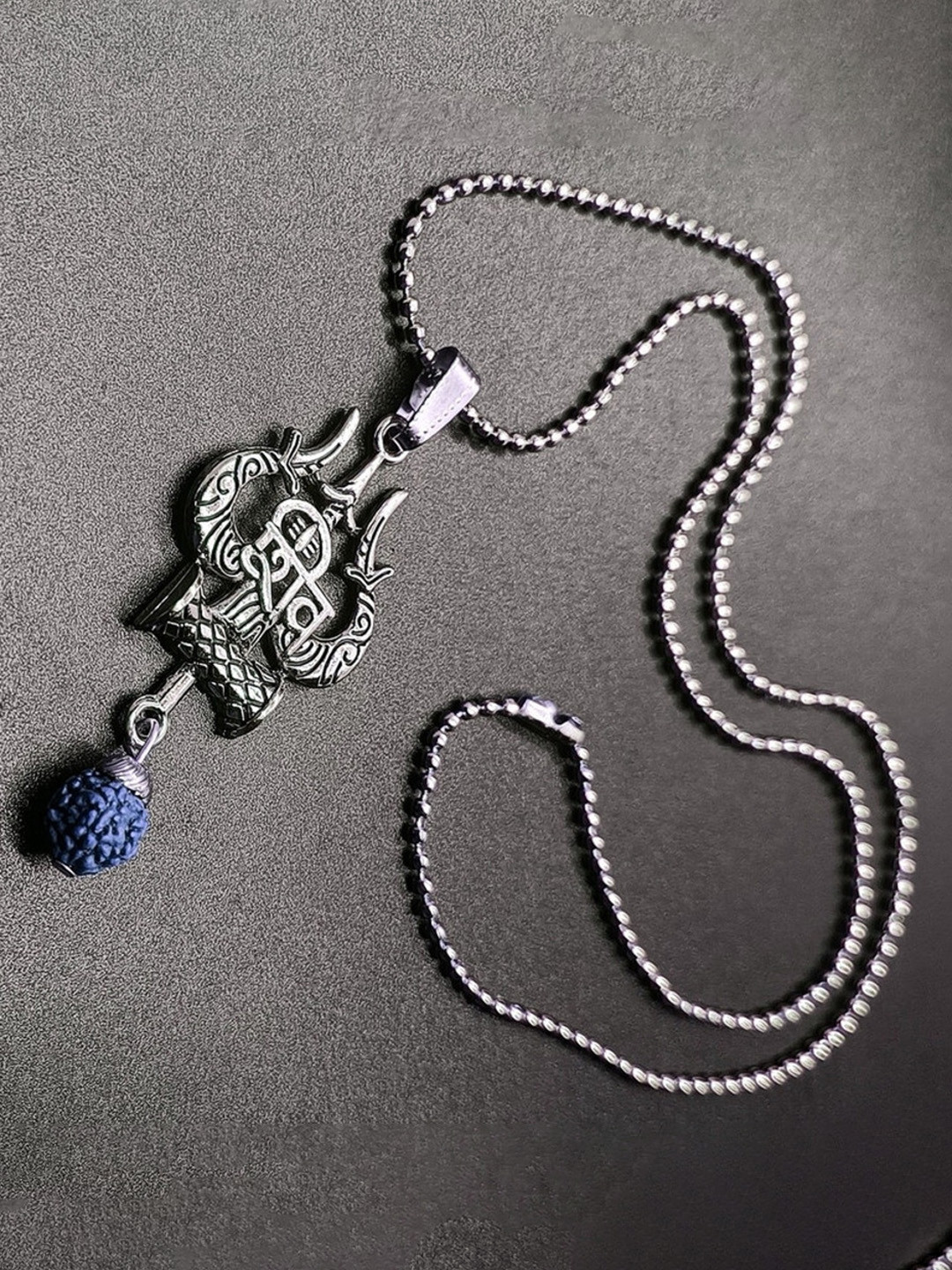 Dynamic Retail Global Men Link Chain With Pendant