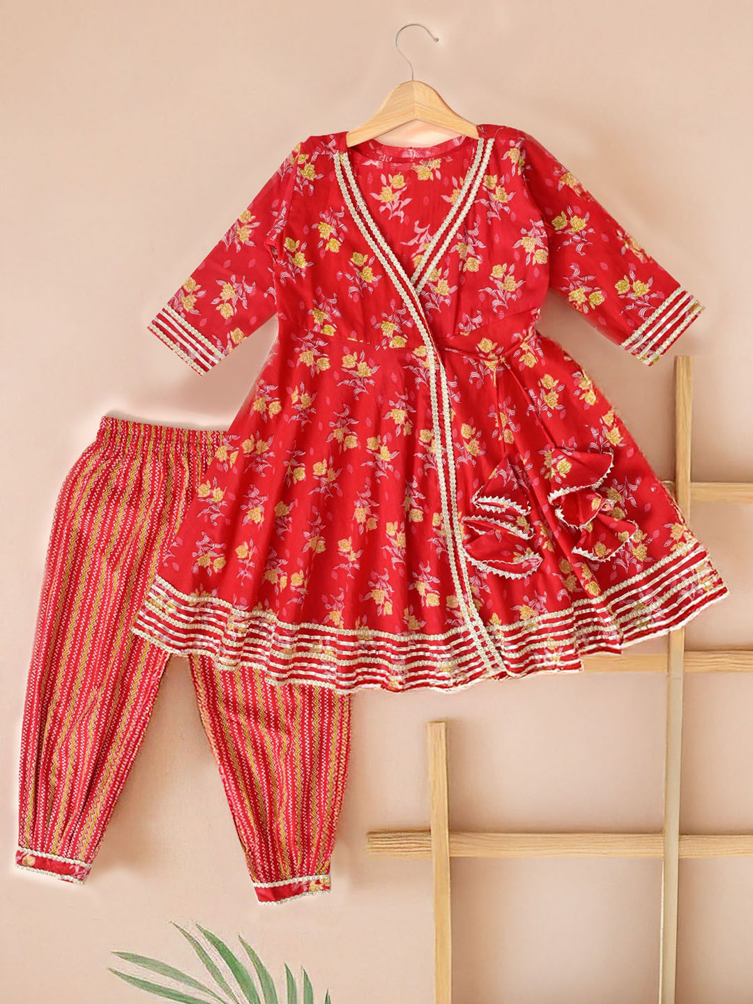 THE WEAVERS SHOP BY RAAVI Girls Floral Printed Cotton A-Line Kurta with Pyjama
