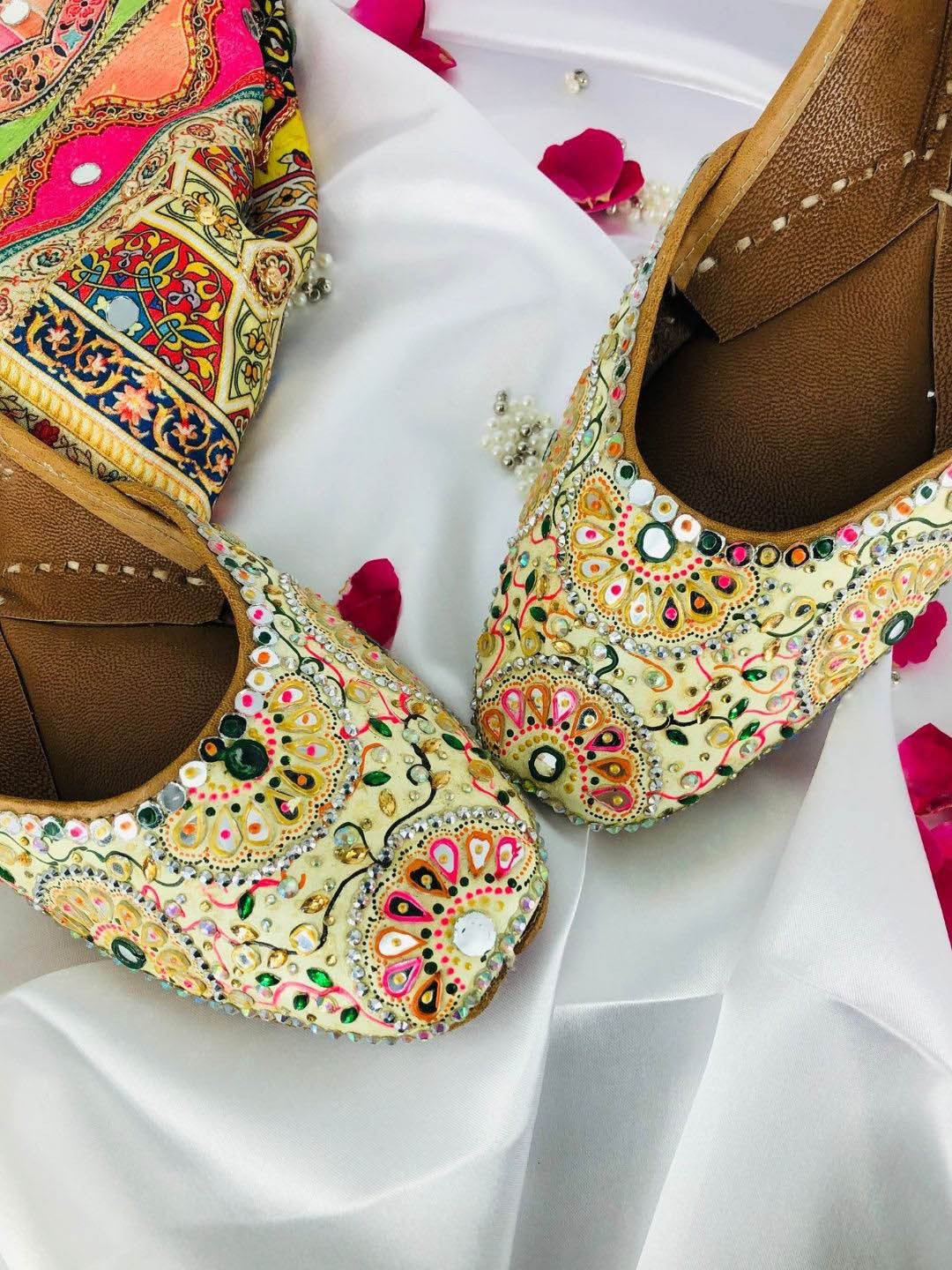 PehnawaCraft Women Pashmina Art Embellished Leather Mojaris