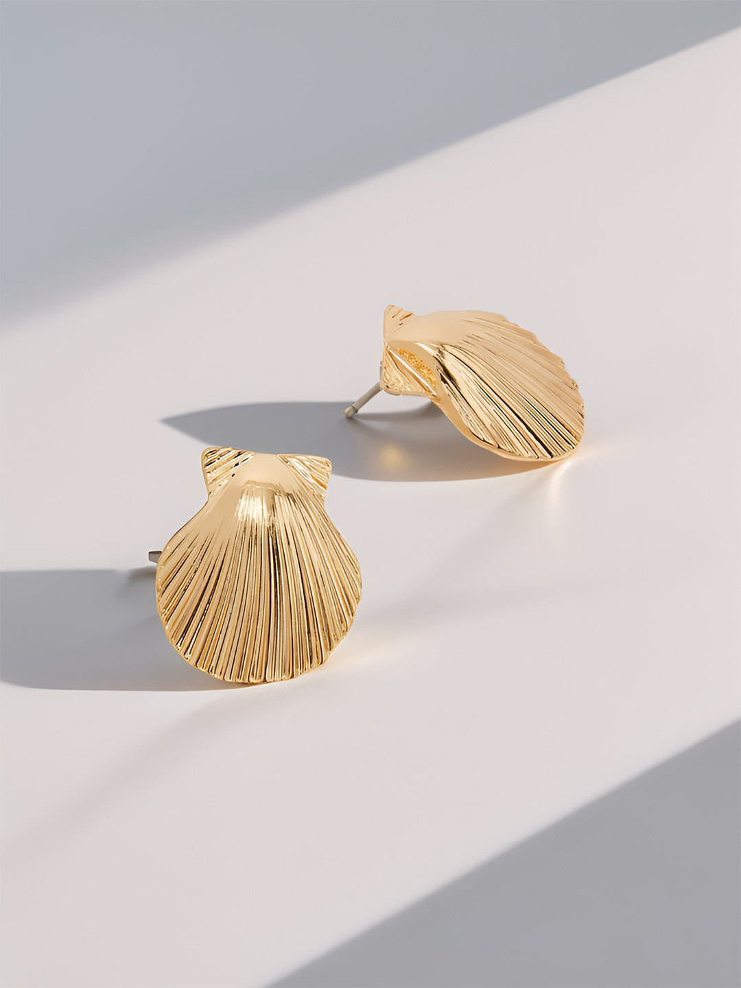 Accessorize London Gold Shell Contemporary Studs