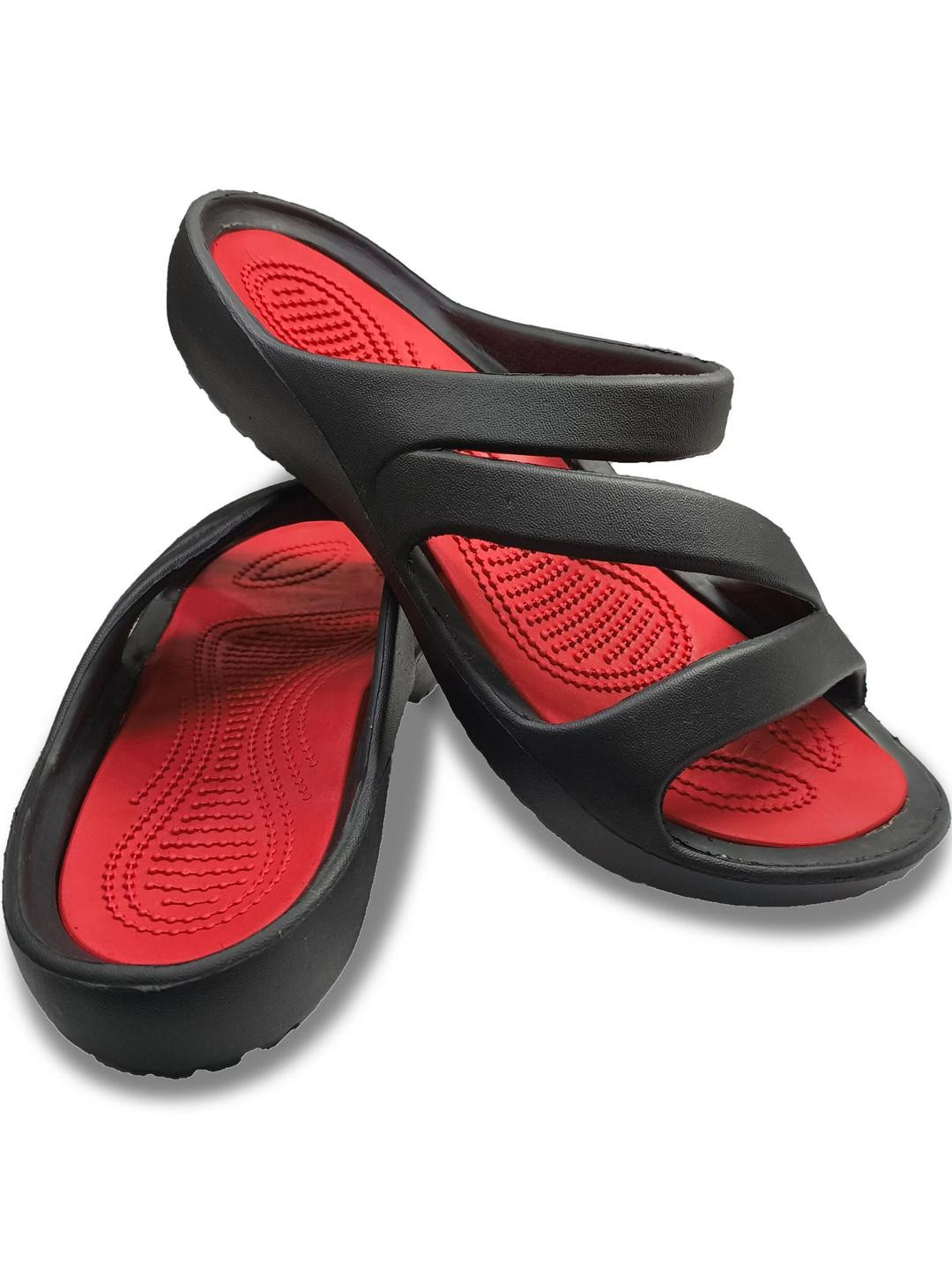 INDUS CLOUD Women Black And Red Clogs Sandals