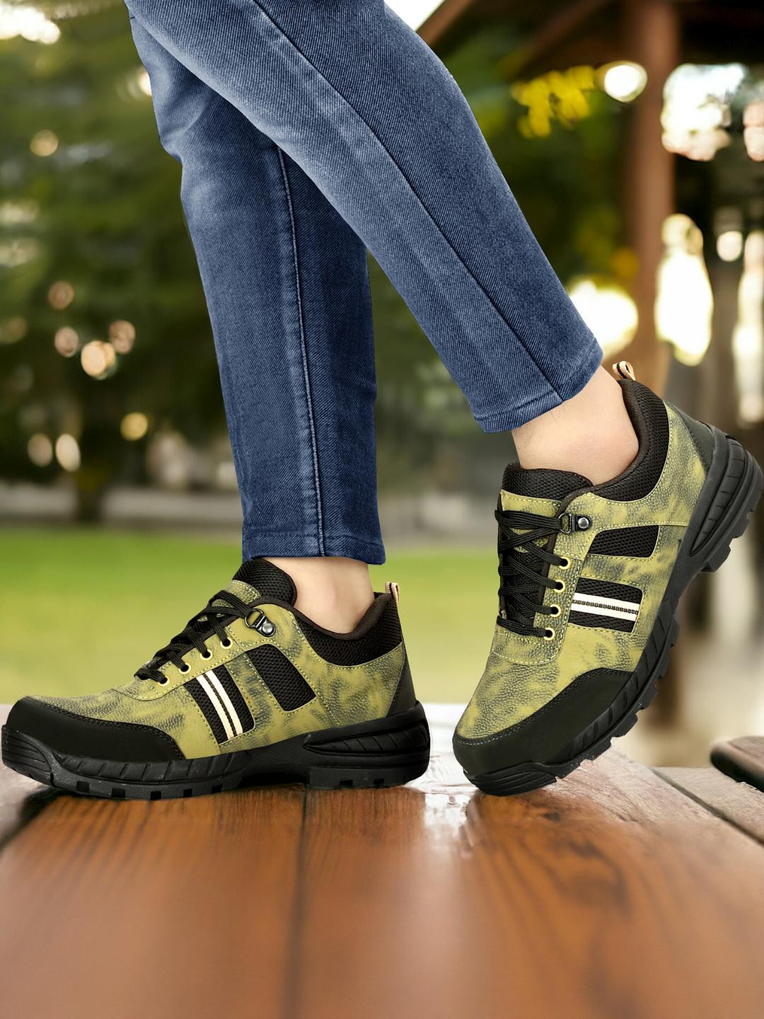 Arics Men Textured Sneakers