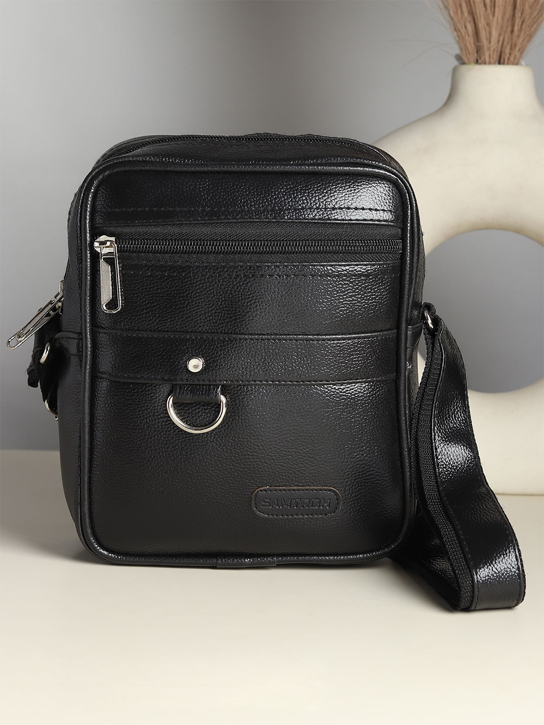 SAMTROH Men Textured Leather Small Messenger Bag