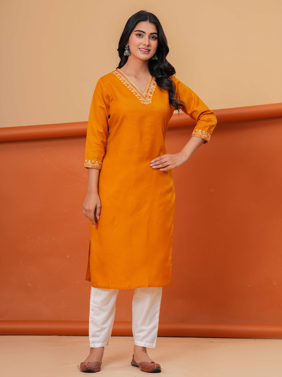 HEARTLOOM Women Solid Daily Straight Kurta