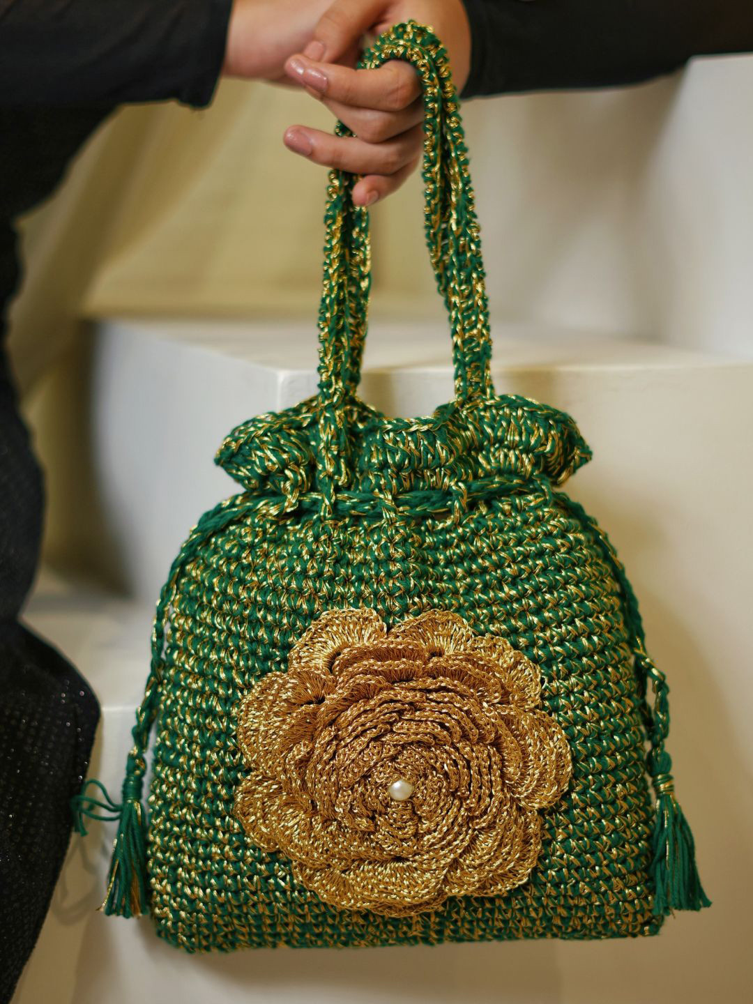 ITIHASIKALA Women Textured Bucket Applique Handheld Bag